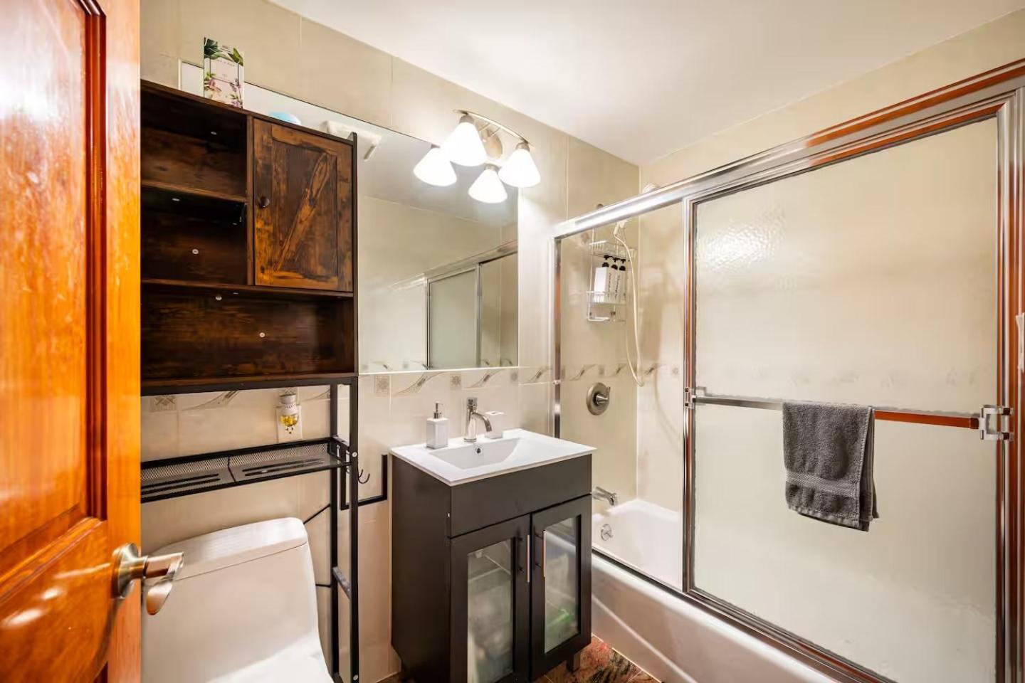 Ở trọ Large Private & Private Bathroom