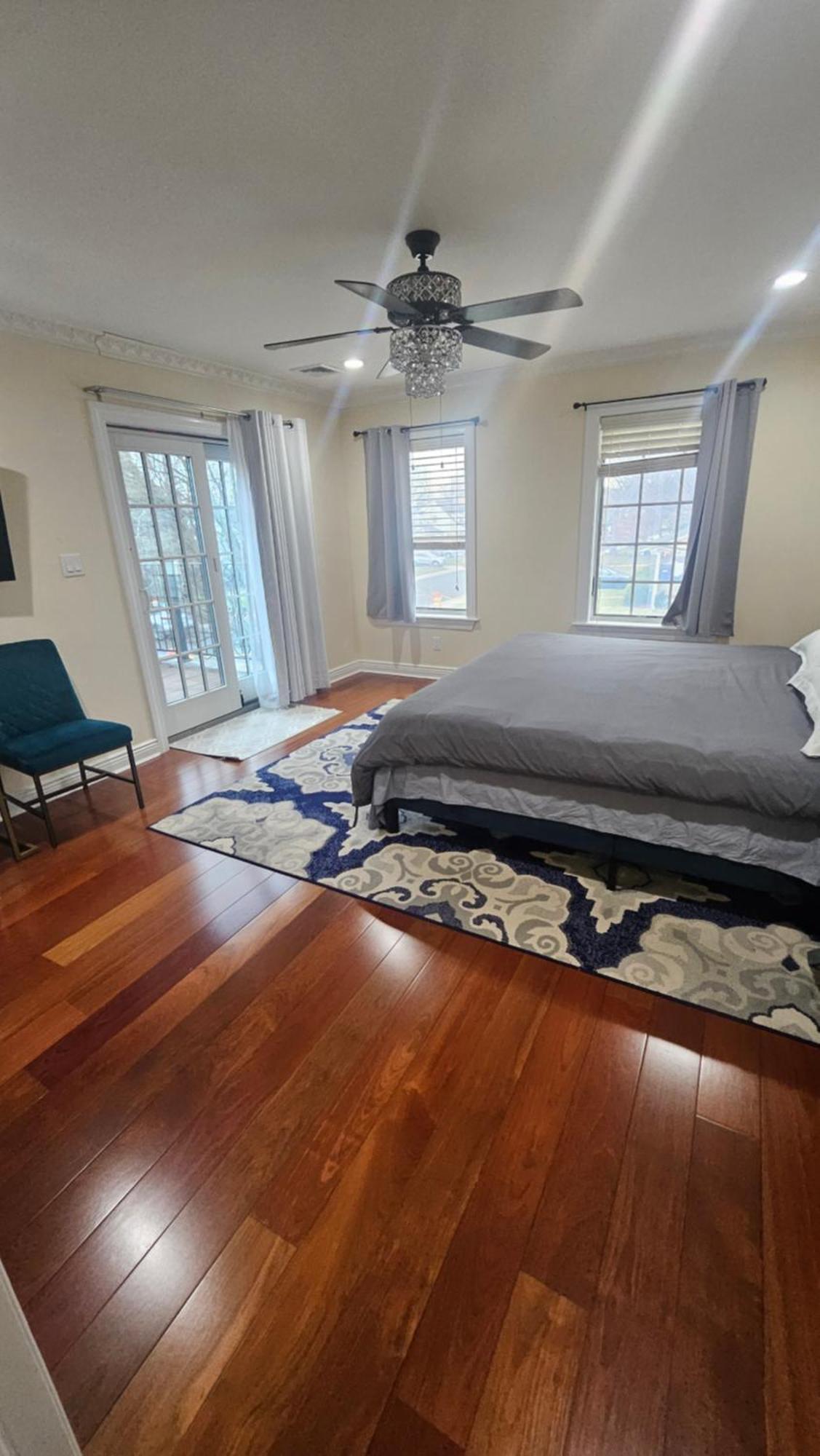 Ở trọ Luxury Hotel-style In Queens,