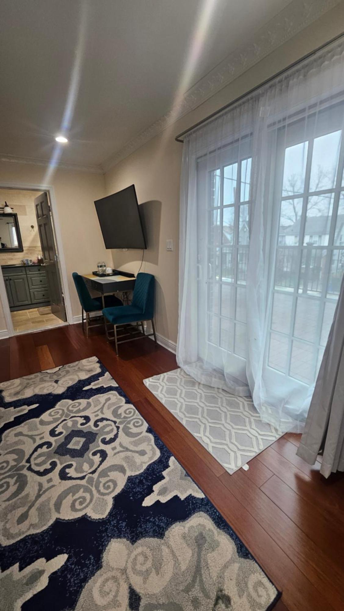 Luxury Hotel-style In Queens, Ở trọ *