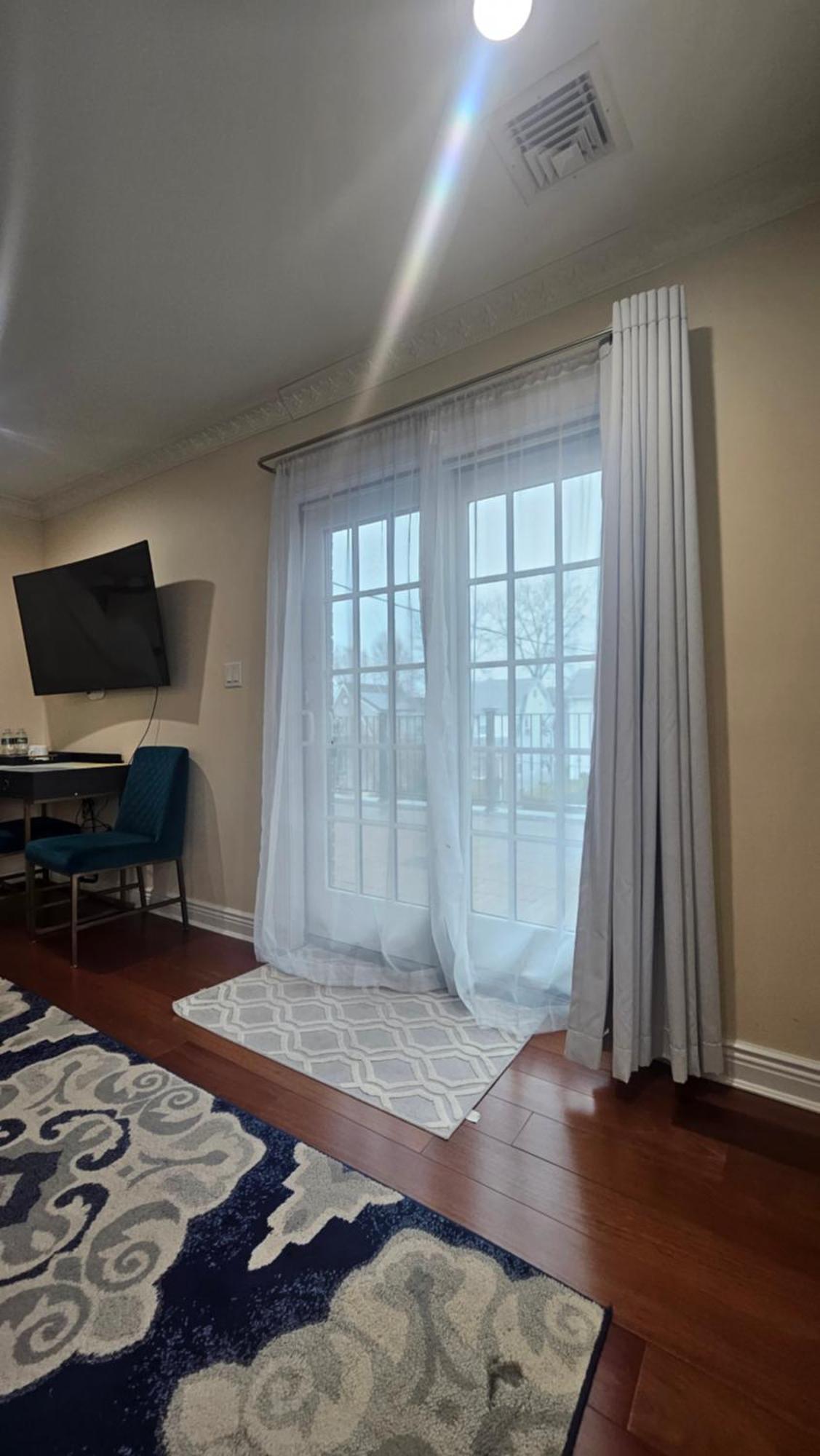Ở trọ Luxury Hotel-style In Queens,