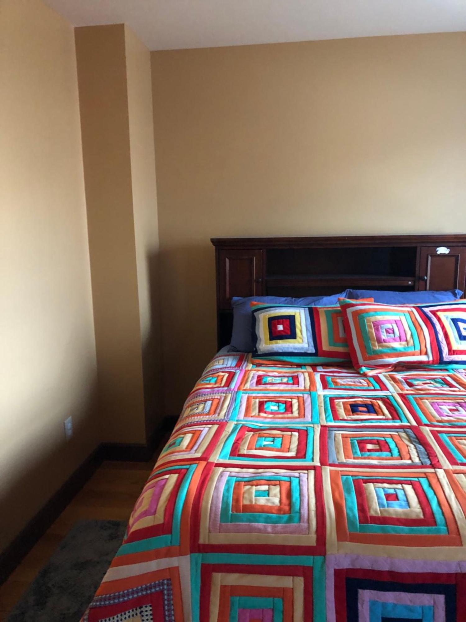 Bed & Breakfast Private Unit With Own Entrance To Share *