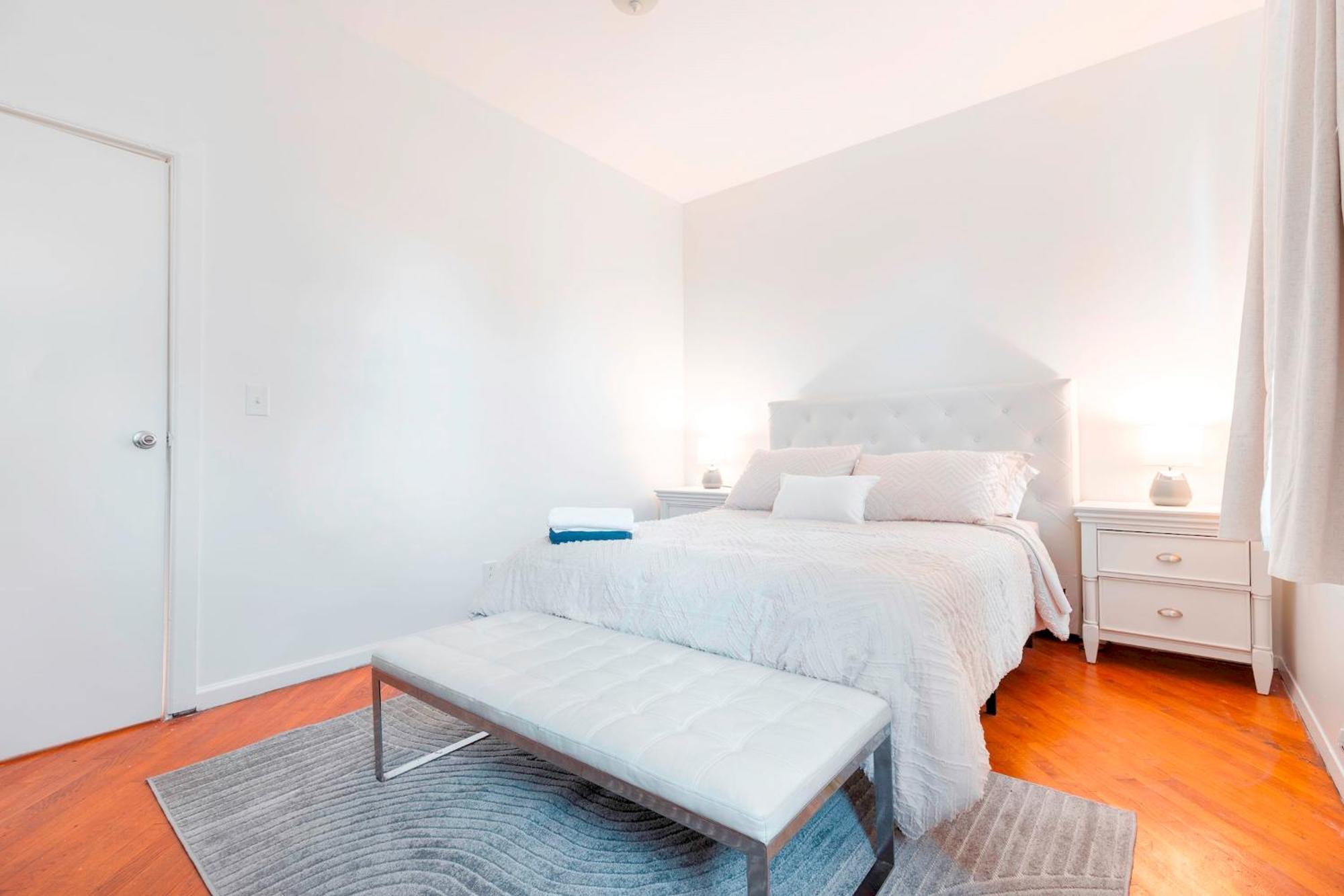 Căn hộ Prime Location Upper Manhattan Furnished *