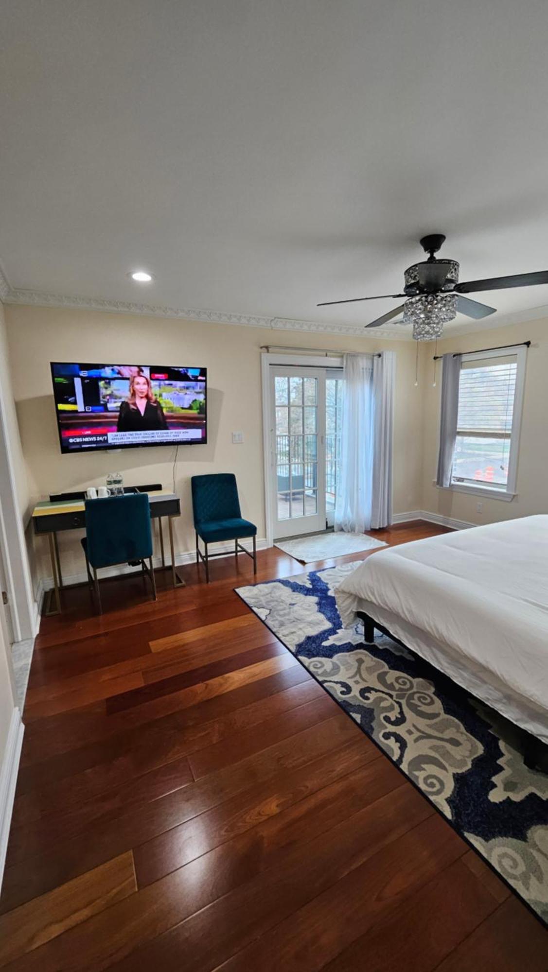 Ở trọ Luxury Hotel-style In Queens,