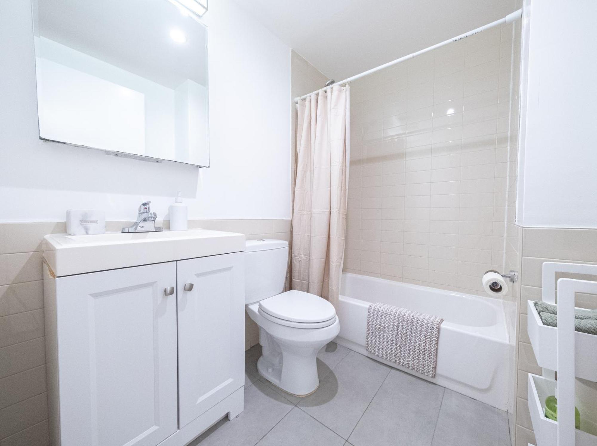 Apartment 3br Two Blocks To Park Elevator, Laundry, Virtual Doorman
