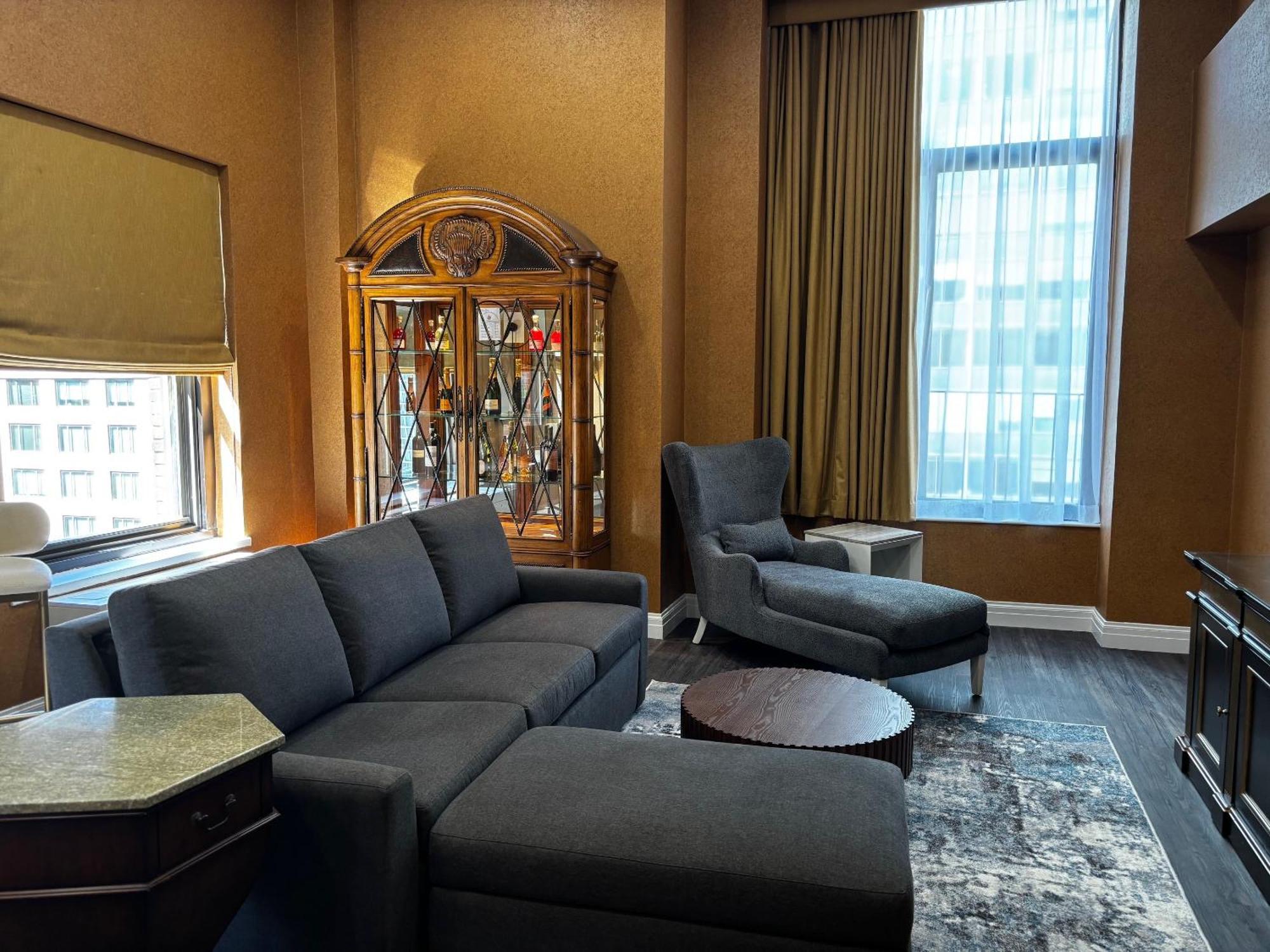 The Manhattan Club Khách sạn
