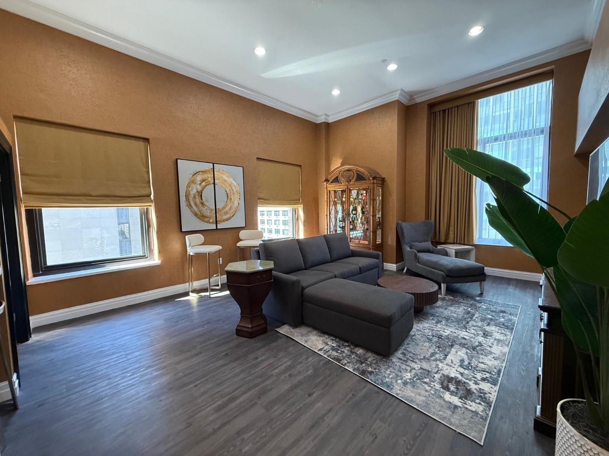 Khách sạn The Manhattan Club 4*