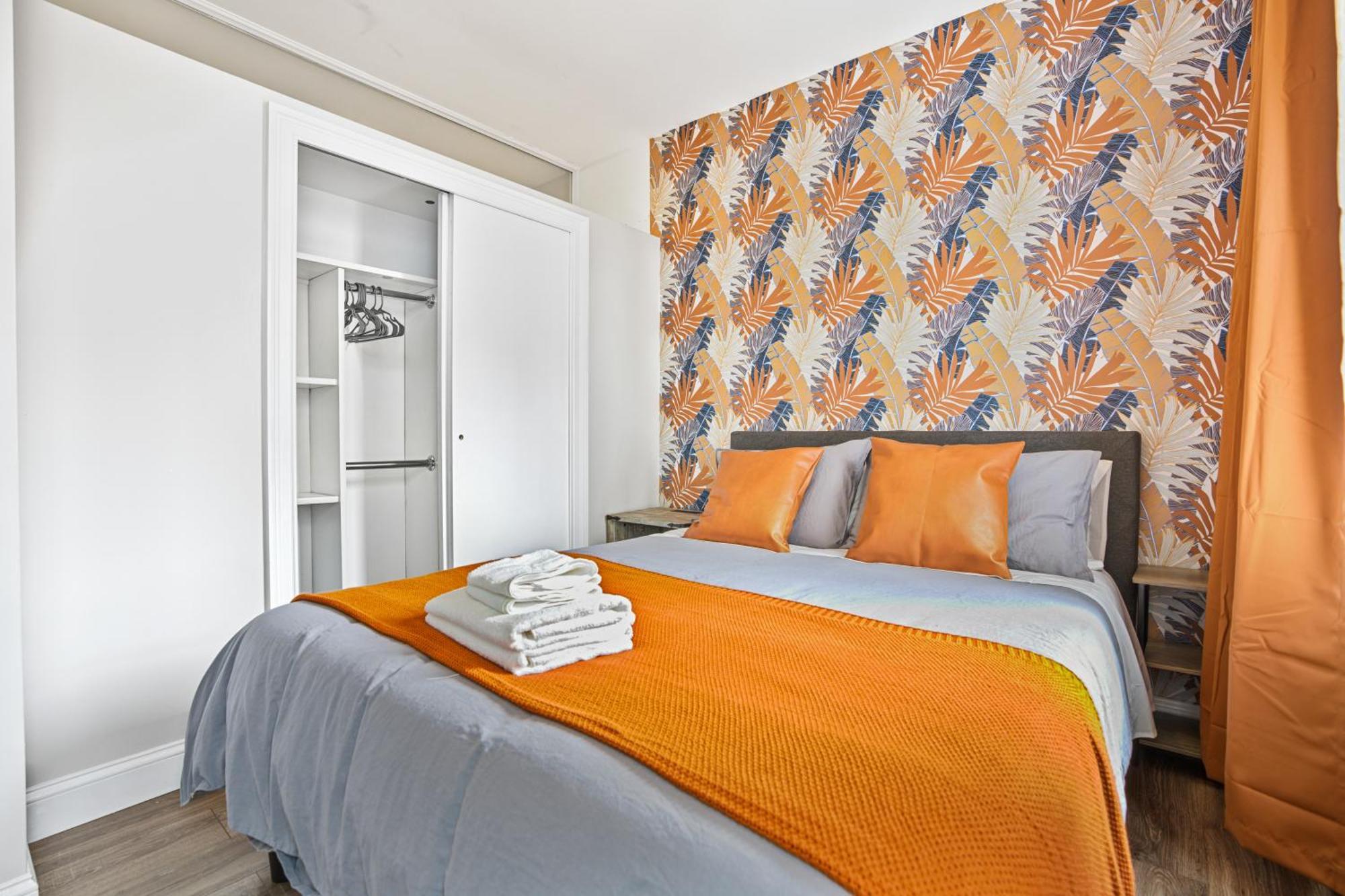 2Bd Urban Ease In Lower East Side Apartment