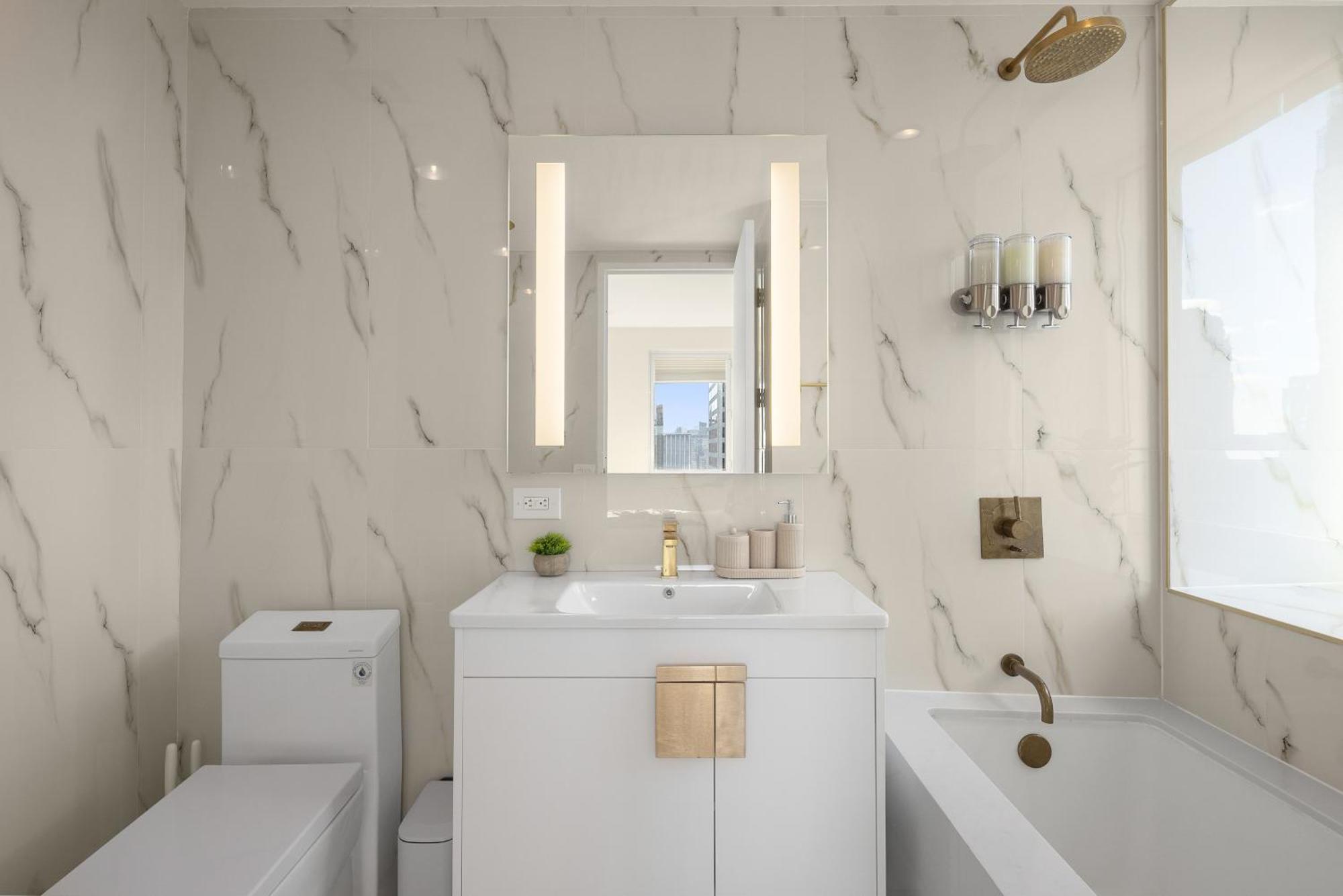 Rare Luxurious 1 Block From Time Square * New York