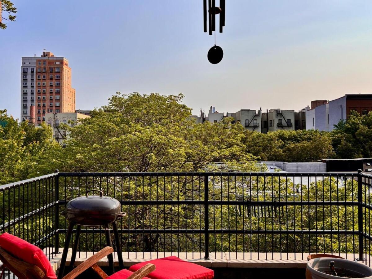 Private Spacious With 2 Bedrooms 2 Bathroomss And A Deck New York