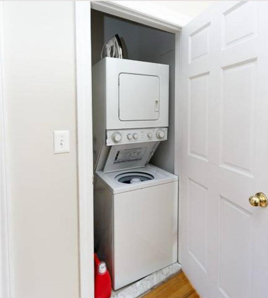 Apartment Private Spacious With 2 Bedrooms 2 Bathroomss And A Deck *