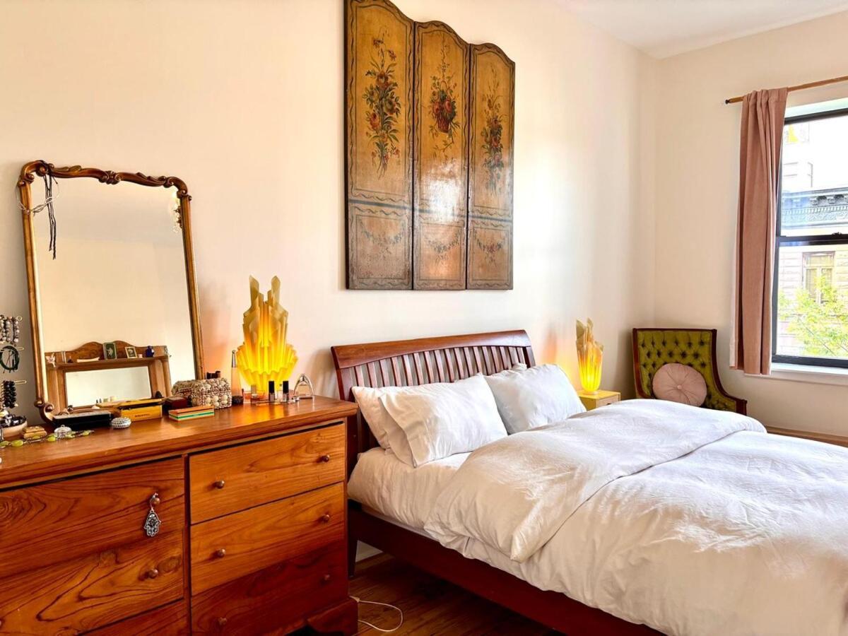 Private Spacious With 2 Bedrooms 2 Bathroomss And A Deck New York