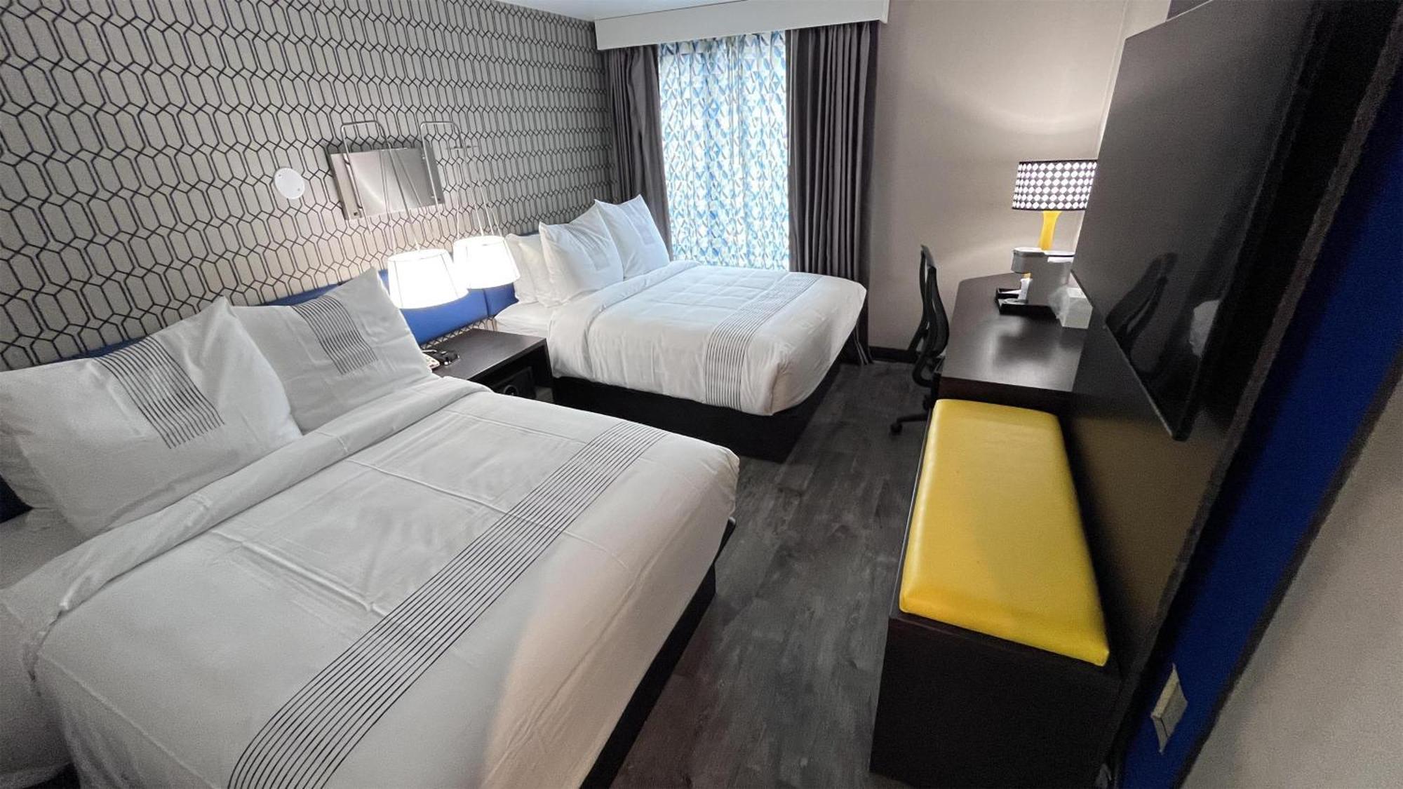 Glo Western Bronx Nyc Hotel *