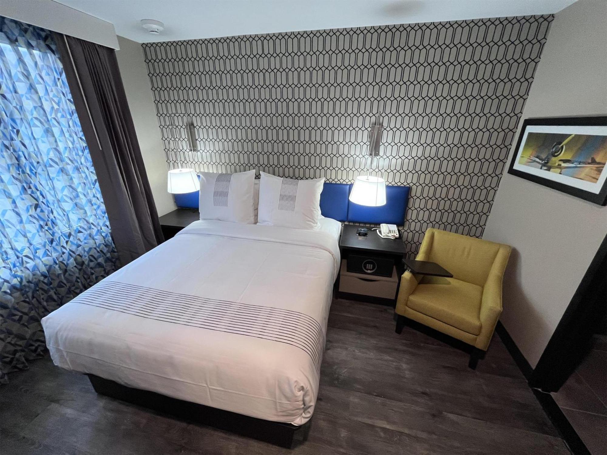 Glo Western Bronx Nyc Hotel