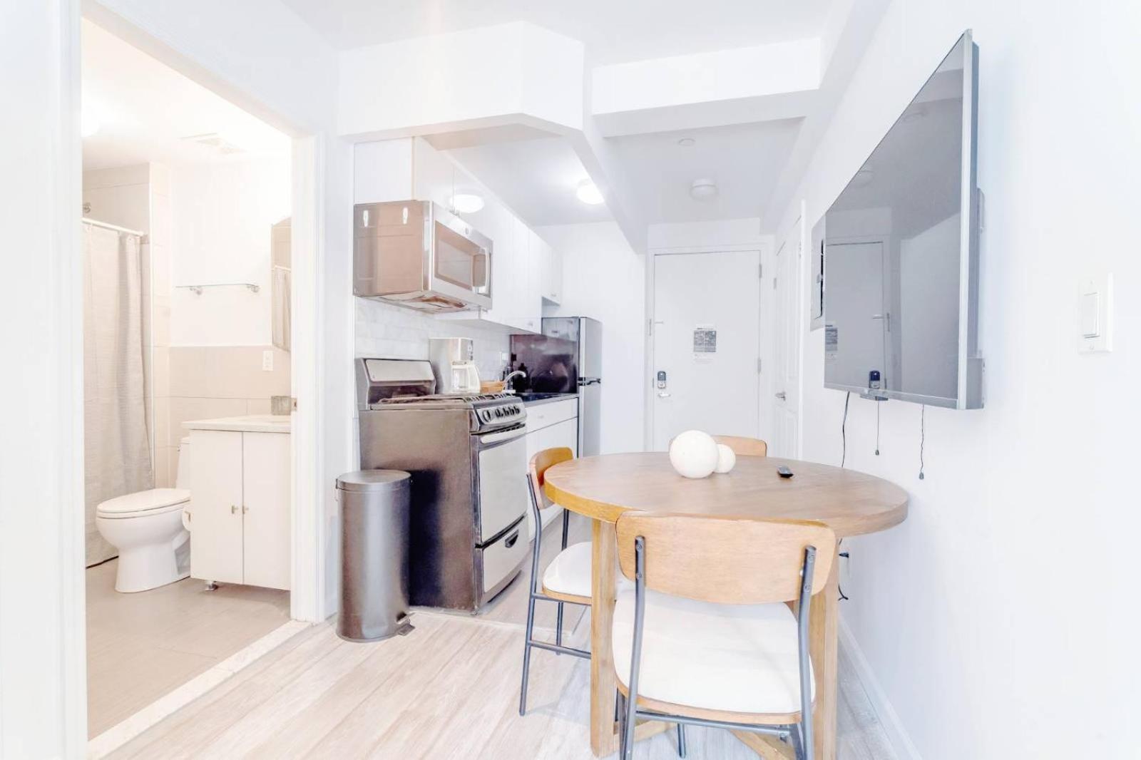Căn hộ 3br 1ba Charmer Near Near Times Square & Broadway *