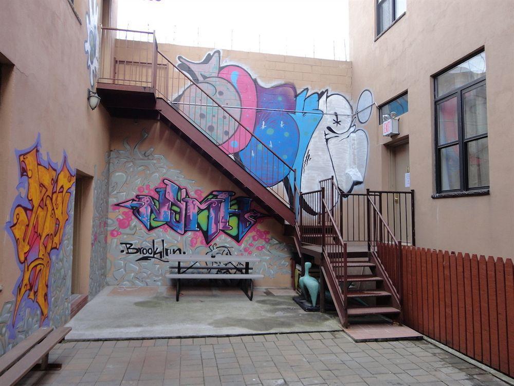 Nhà trọ Ny Moore