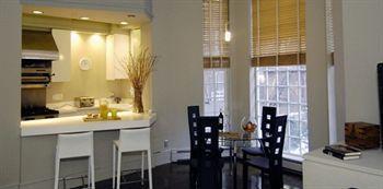 Acomodação com café da manhã  Colonial House 3*