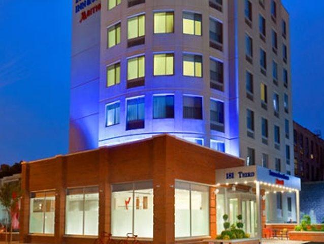Khách sạn Fairfield & By Marriott Brooklyn 3*