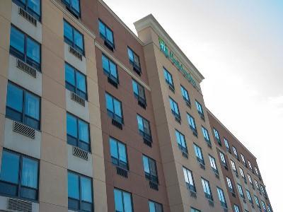 Fairfield & By Marriott Staten Island Khách sạn 3*