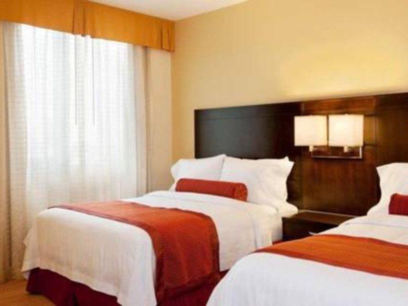 Khách sạn Courtyard By Marriott Manhattan / Soho 4*
