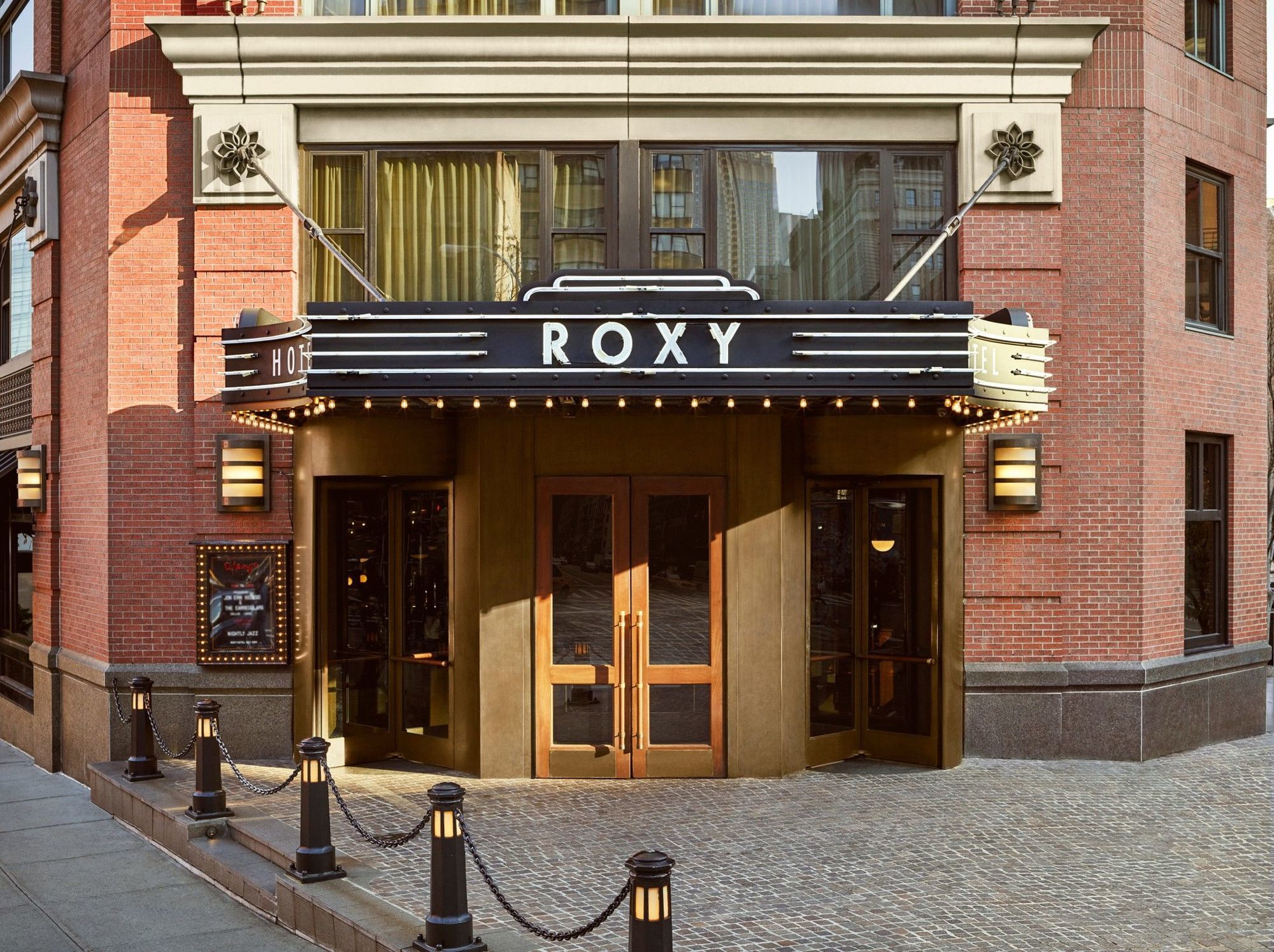 Khách sạn Roxy 4*
