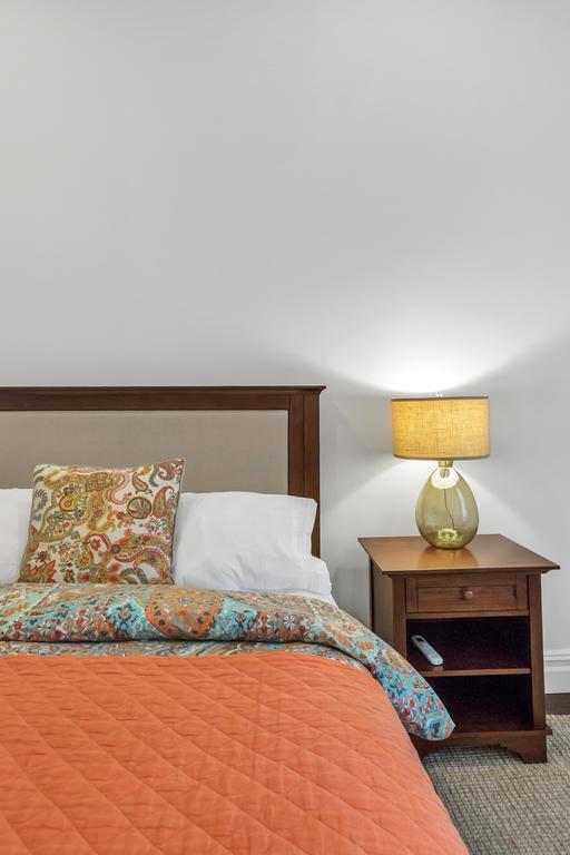 Apartment 3/2 Columbus Circle #3 *
