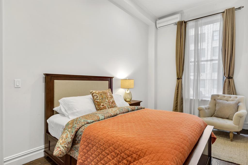 3/2 Columbus Circle #3 Apartment