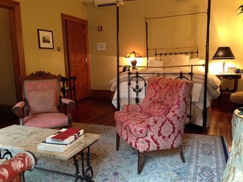 Khách sạn The At Irving Place 4*