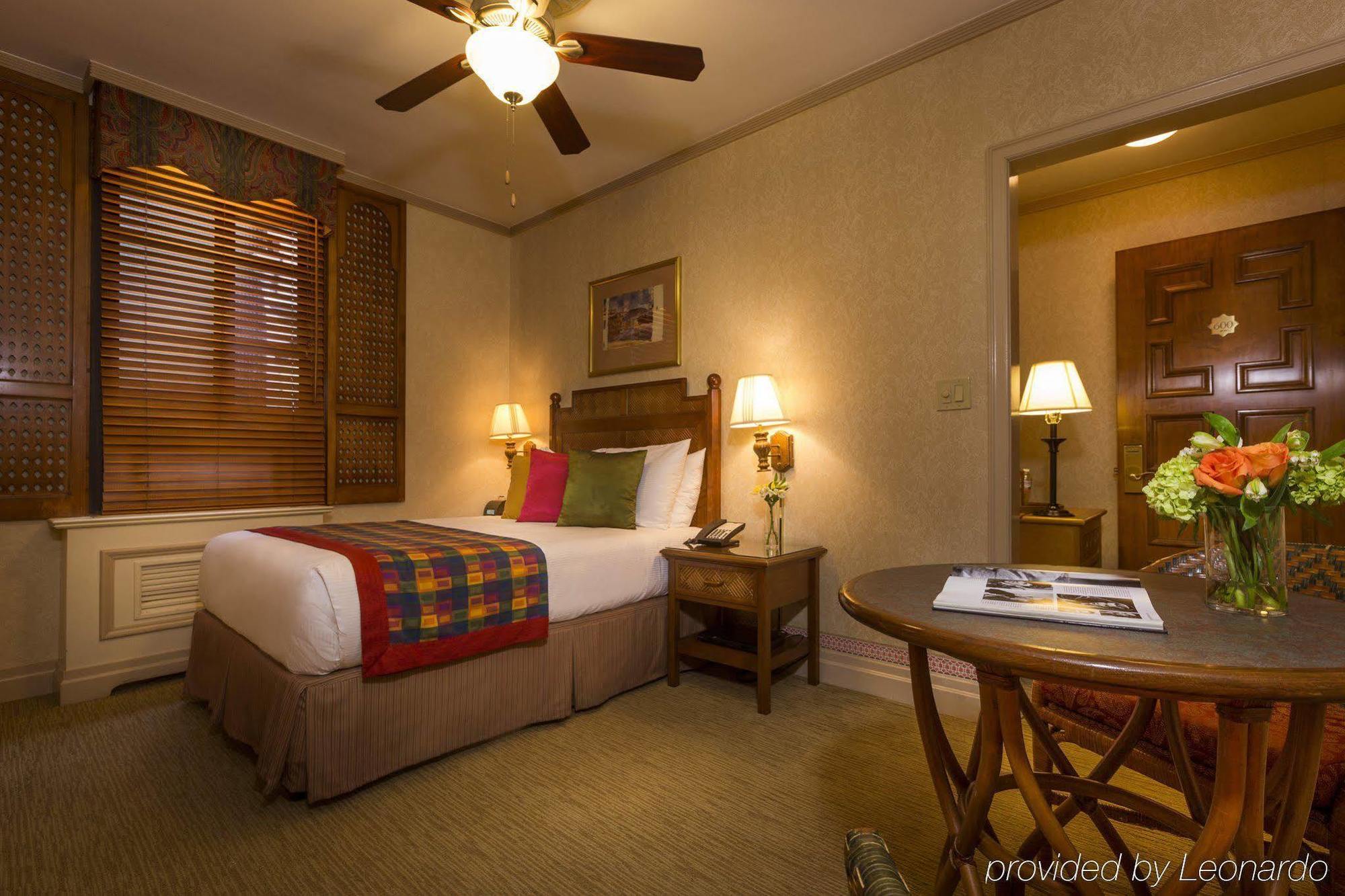 Khách sạn Casablanca By Library Collection 4*