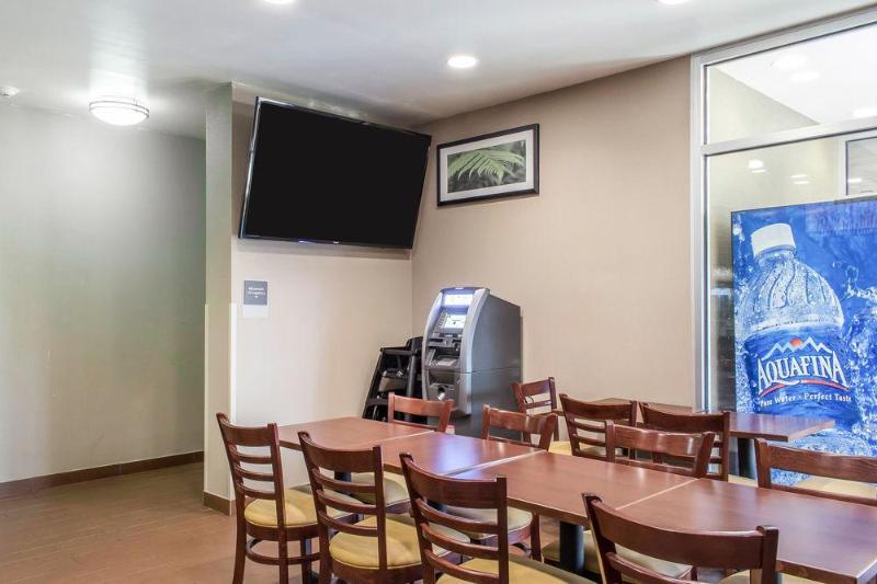 Khách sạn Days By Wyndham Brooklyn Borough Park 3*
