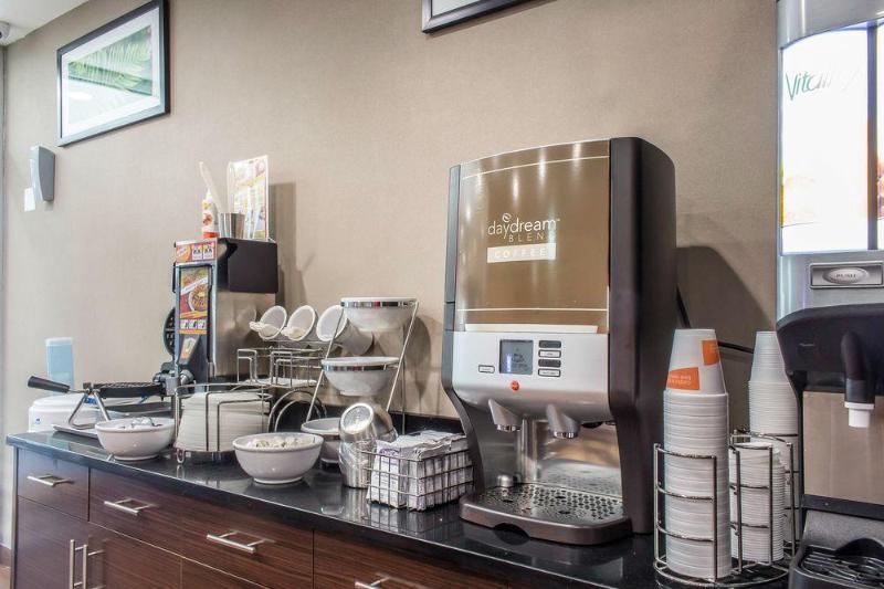 Khách sạn Days By Wyndham Brooklyn Borough Park 3*