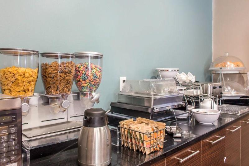 Khách sạn Days By Wyndham Brooklyn Borough Park 3*