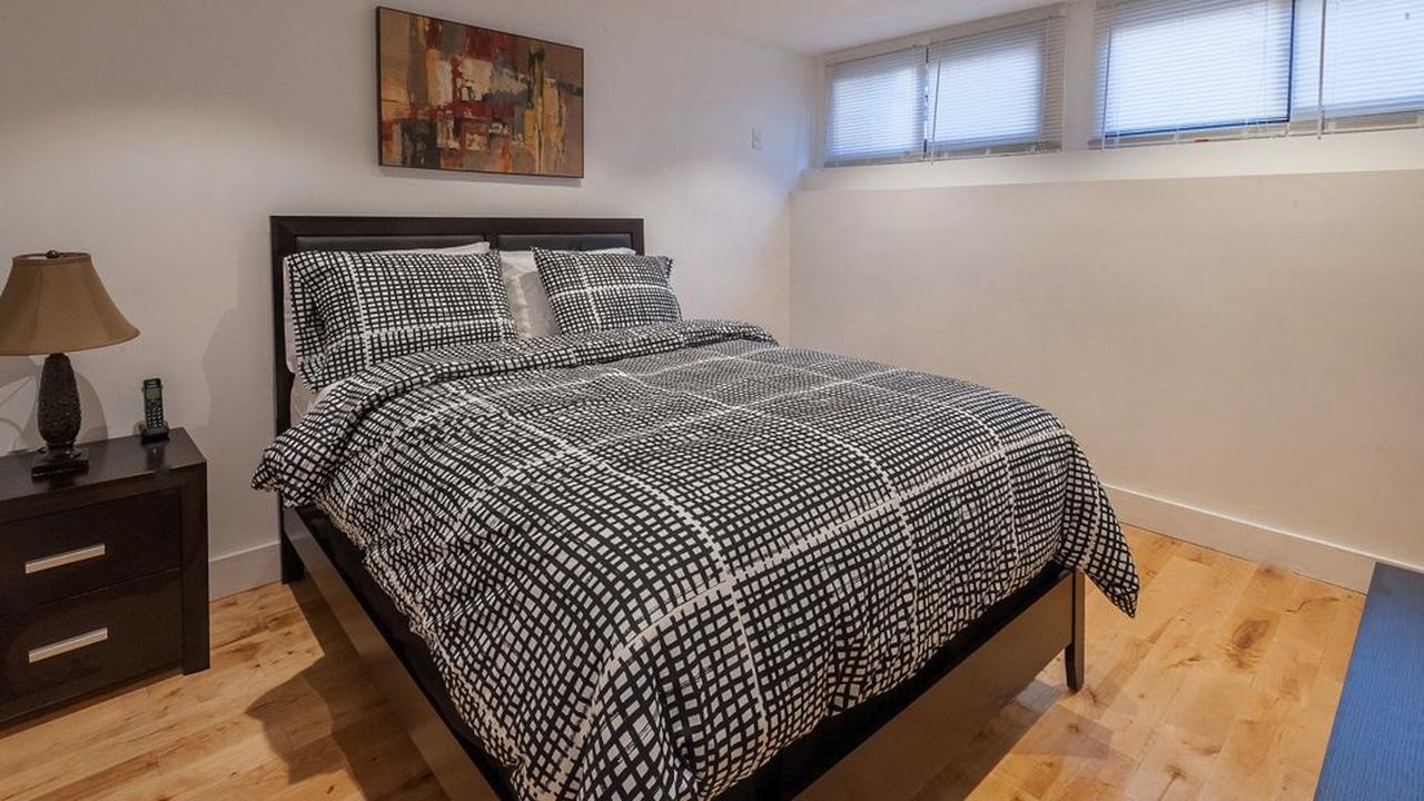 Triplex Carriage House Apartment *