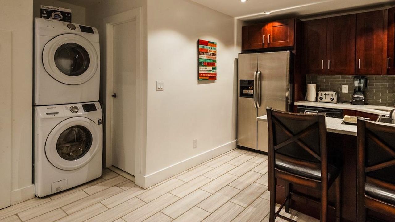 Triplex Carriage House Apartment *