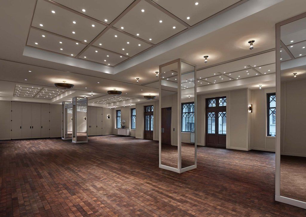The Redbury Khách sạn 4*