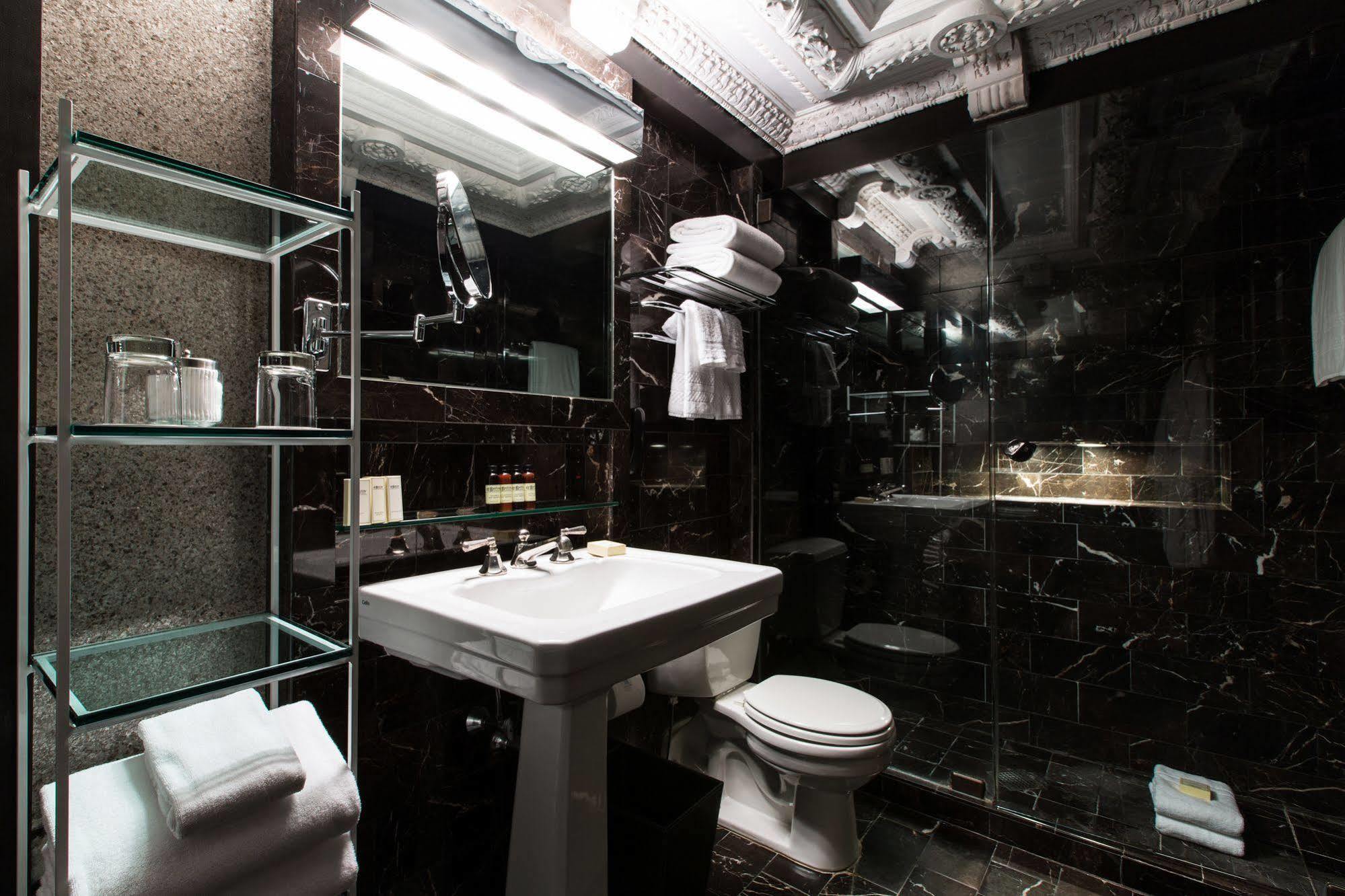 Club Khách sạn New York