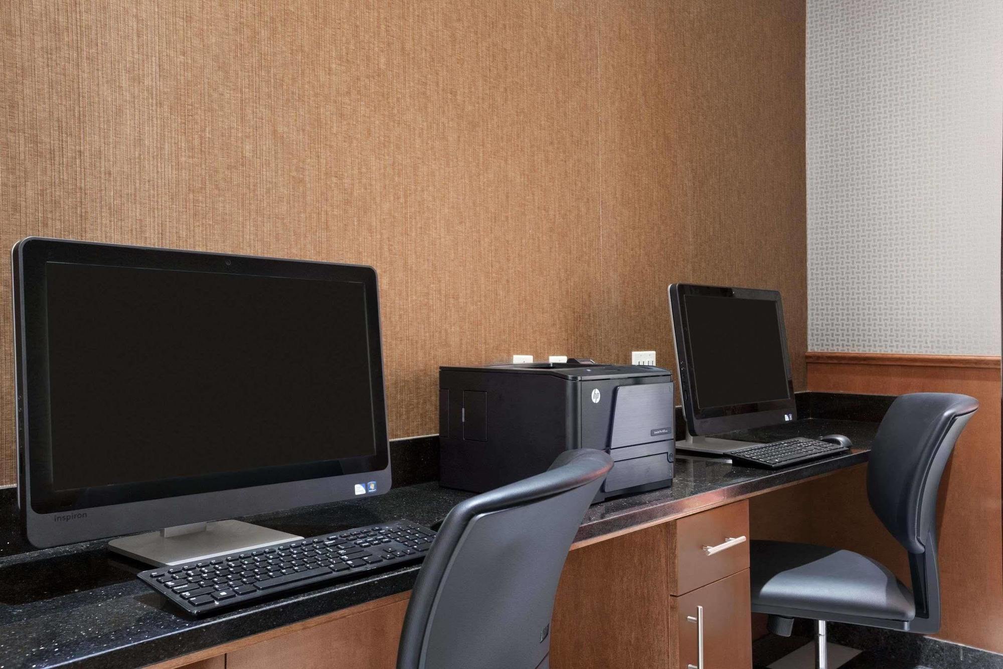 Howard Johnson By Wyndham Jamaica Ny Near Airtrain Jfk Khách sạn 3*