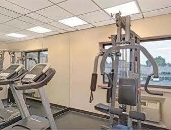 Ramada By Wyndham Staten Island Khách sạn