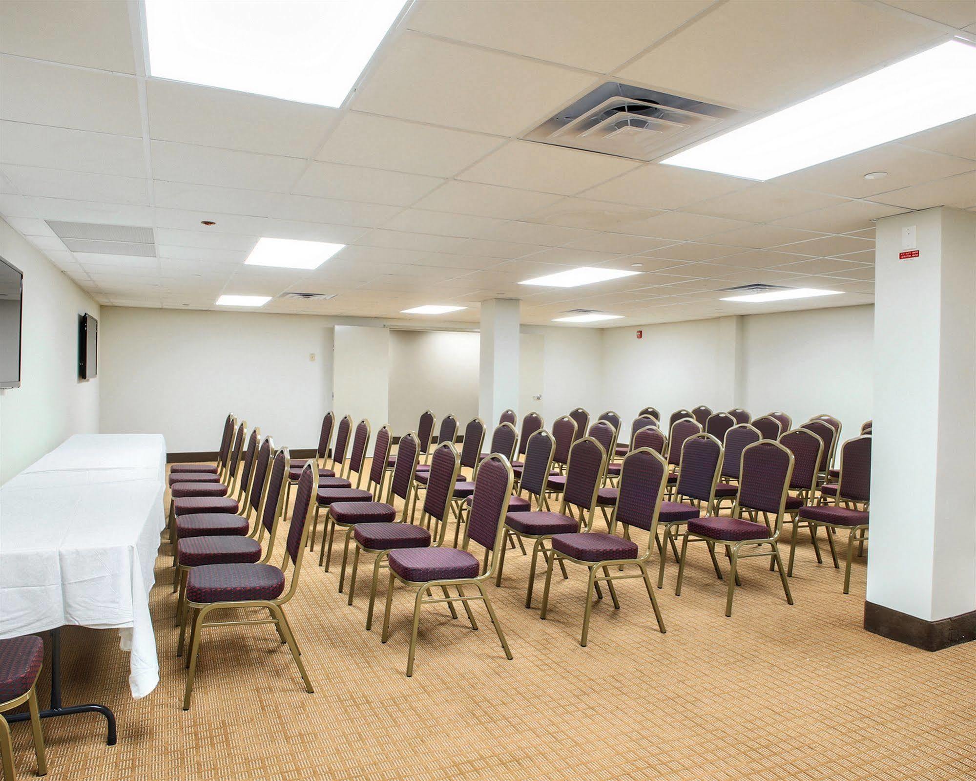 Khách sạn Days By Wyndham Brooklyn Borough Park New York