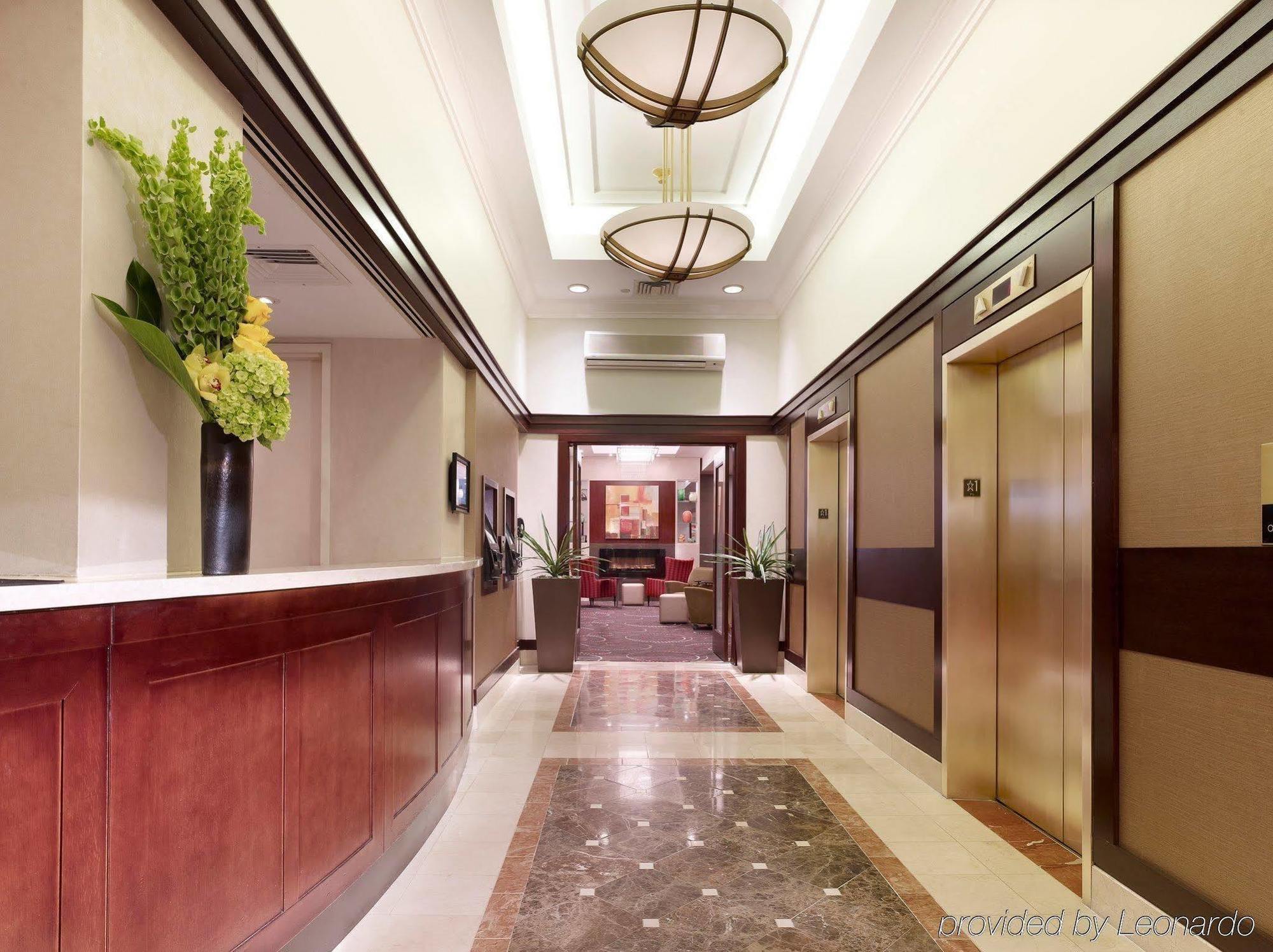 Radisson Street Khách sạn 4*
