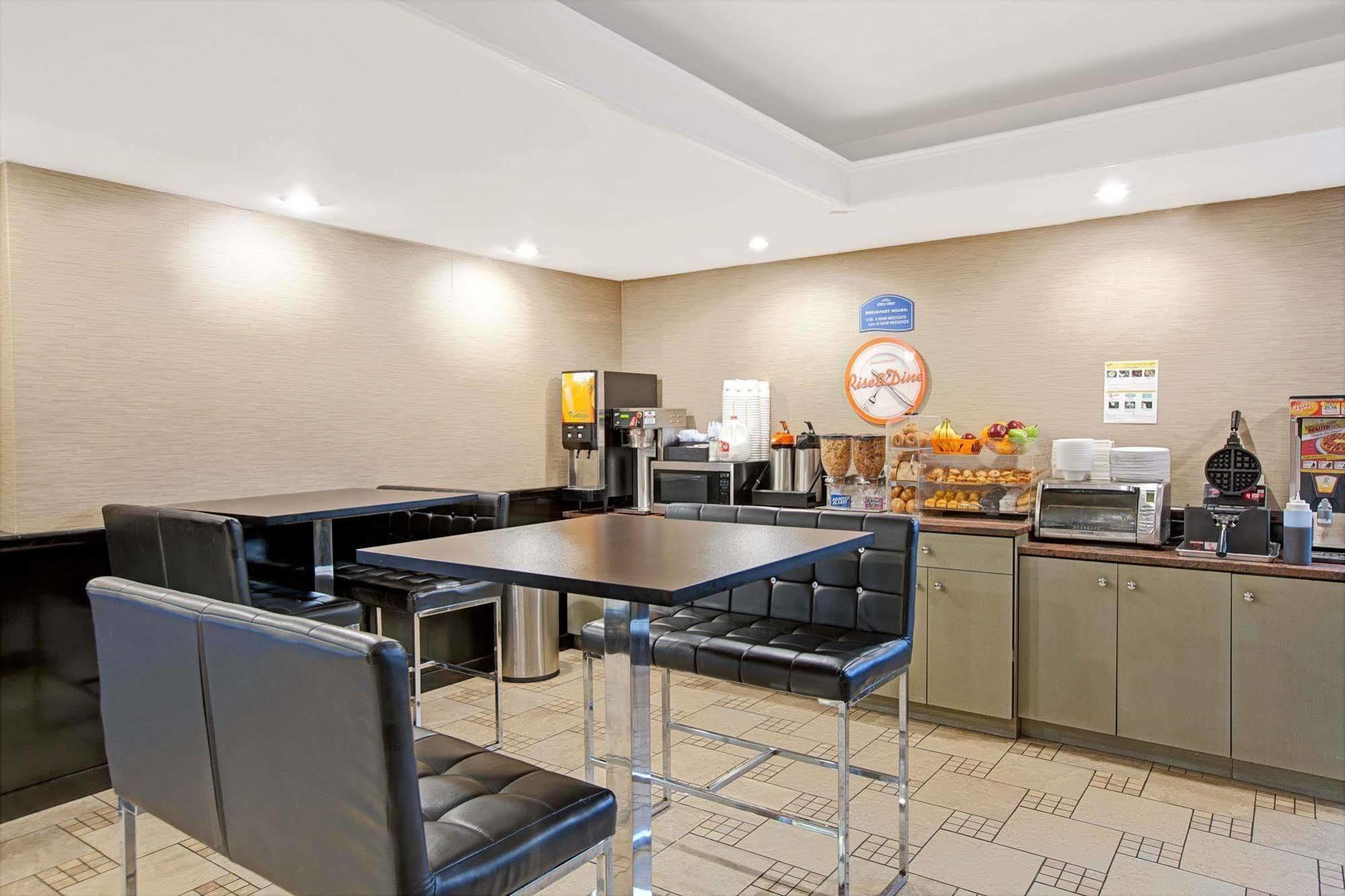 Hotel Howard Johnson Queens Village Nova York