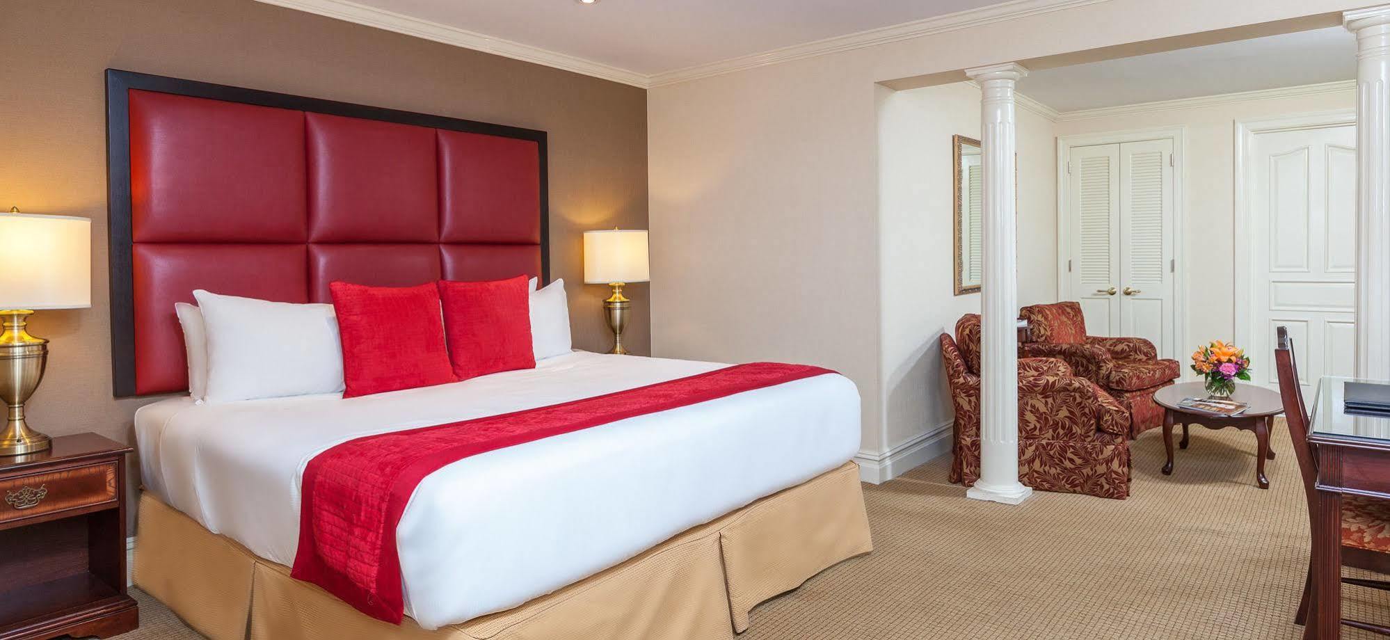 Fitzpatrick Grand Khách sạn 4*