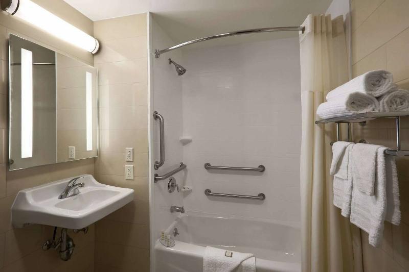 Wingate By Wyndham Jamaica Ny/ Airtrain Jfk Khách sạn 3*