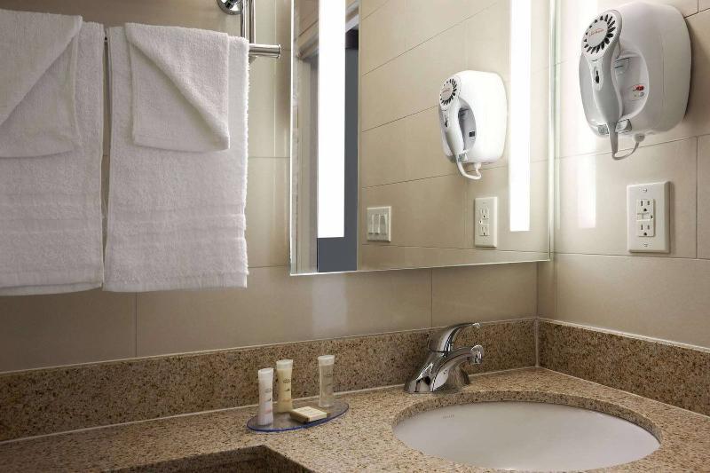 Wingate By Wyndham Jamaica Ny/ Airtrain Jfk Khách sạn