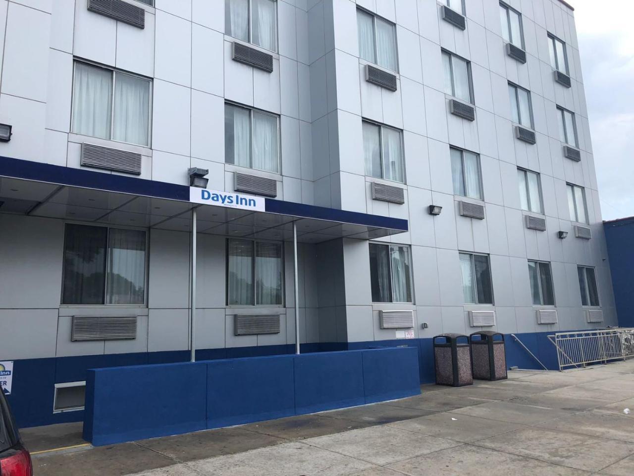 Khách sạn Days By Wyndham Brooklyn Borough Park