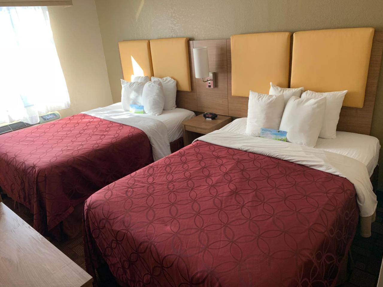 Khách sạn Days By Wyndham Brooklyn Borough Park 3*