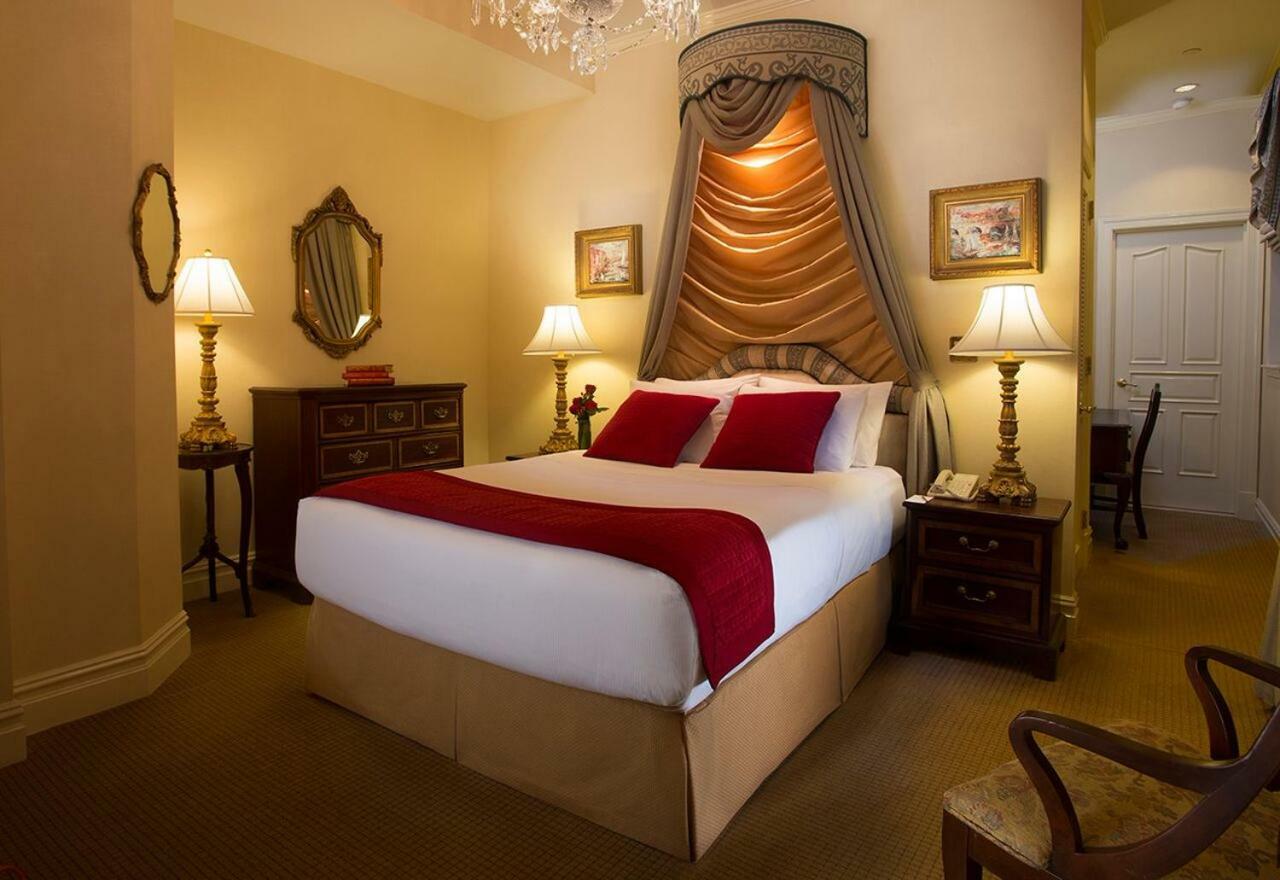 Fitzpatrick Grand Khách sạn 4*