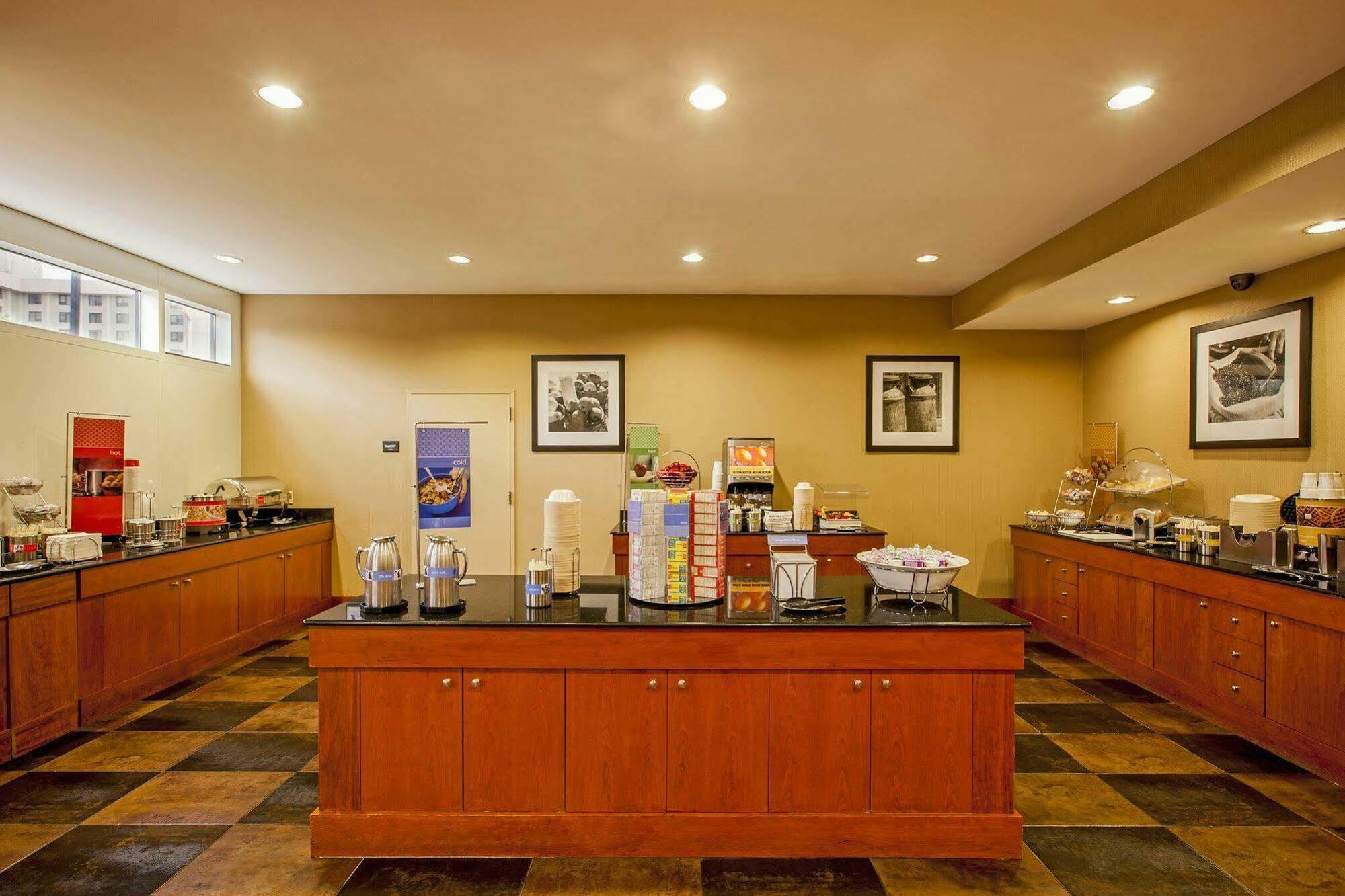 Hampton - Laguardia Airport 3* Nova York