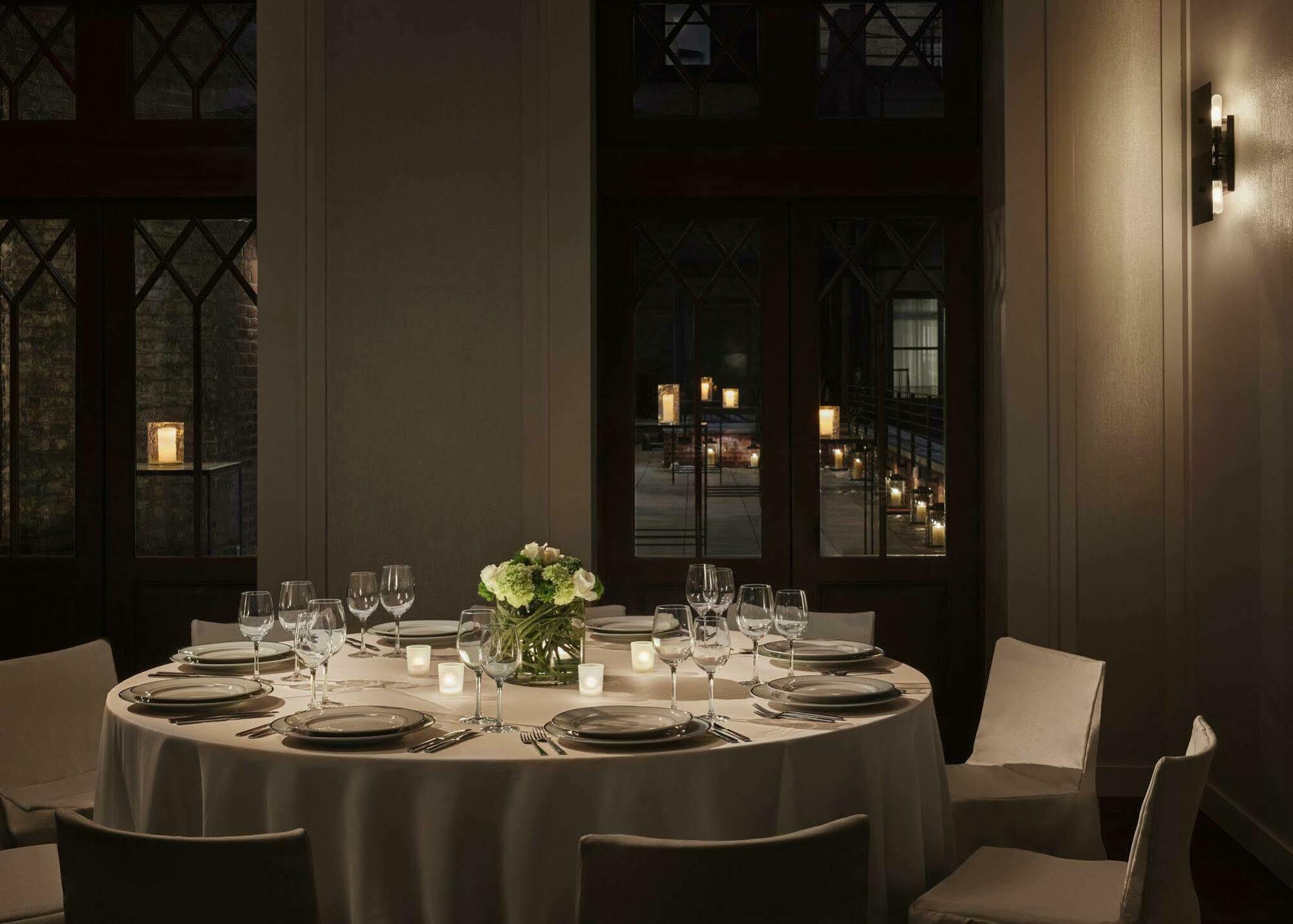 The Redbury Khách sạn 4*