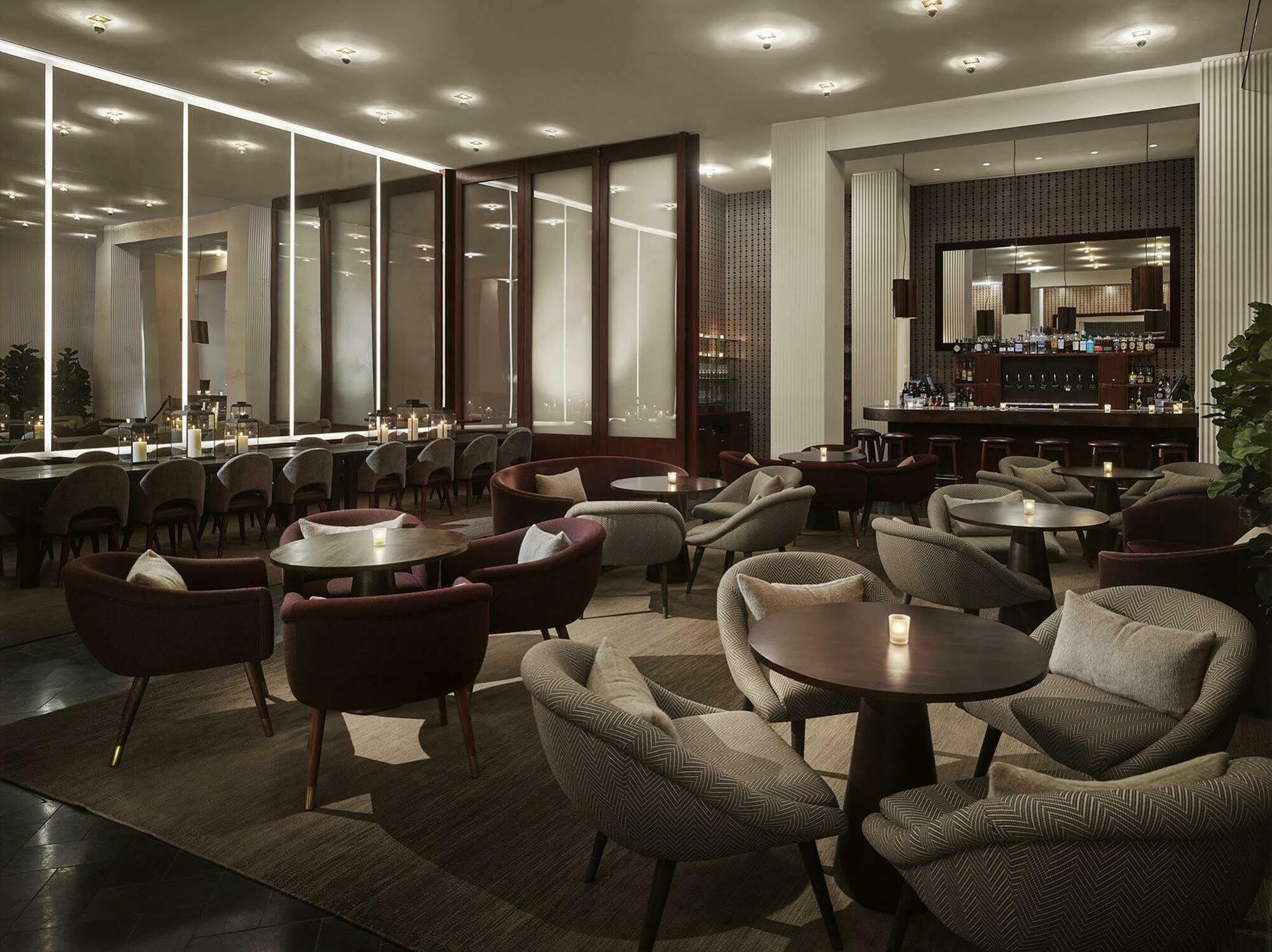 Khách sạn The Redbury 4*
