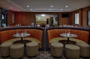 Khách sạn Fairfield & By Marriott Staten Island 3*